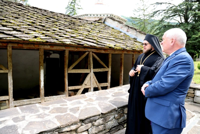 Главчев посети Троянския манастир, алармира за ремонт на някогашно убежище на Васил Левски