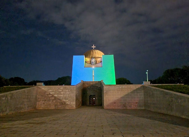 </TD
>Пантеонът на възрожденците бе осветен тази петък вечер в синьо