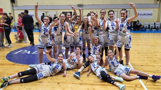 </TD
>Момичетата на баскетболен клуб Дунав-Русе-2016 до 12 години завоюваха шампионската