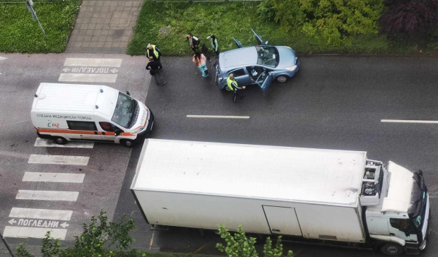 Катастрофа до пешеходна пътека в Пловдив между ТИР и кола