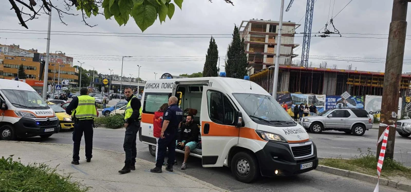 Очевидец: Удареният пешеходец изхвърча и падна в дерето, а върху него колата
