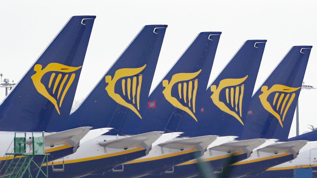Най-голямата нискобюджетна авиокомпания в Европа се отказа от увеличаването на цените на билетите
