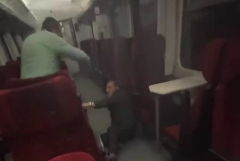 Проверяват инцидента с пътника, нападнал с юмруци кондуктор във влака