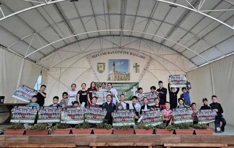 Локомотив изненада с подаръци деца от Румъния