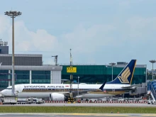 Силна турбуленция предизвика смъртта на един човек, раняването на десетки и аварийно кацане на самолет на Singapore Airlines в Банкок