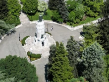 Прокуратурата разследва вандала, паркирал на паметник "Майка България"