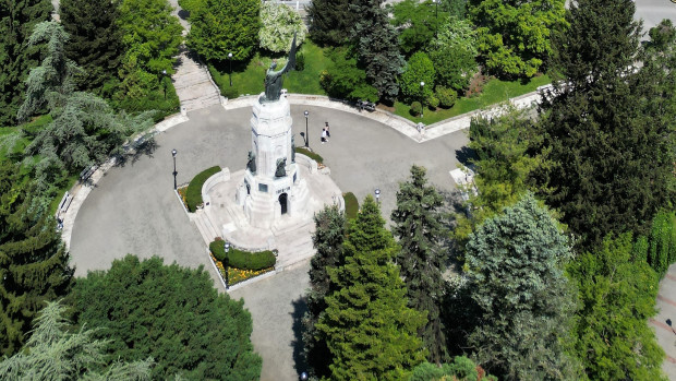 Разследване за хулиганство, извършено в района на паметник Майка България“