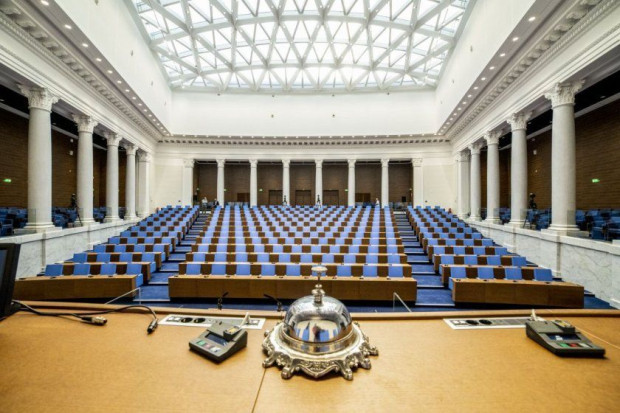 ГЕРБ СДС искат второ извънредно заседание на парламента заради цените