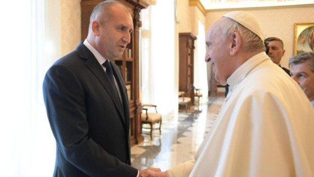 Президентът Румен Радев заминава за Ватикана. Той ще ръководи българската