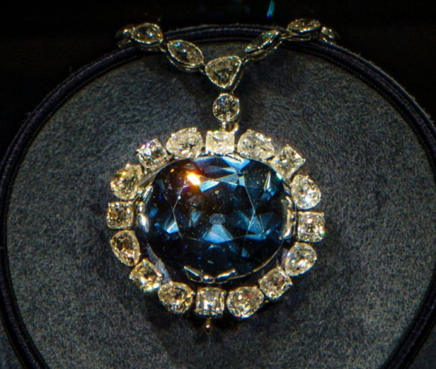 Хоуп е голям диамант с тегло 45 52 карата  или 9 1 грама намиращ