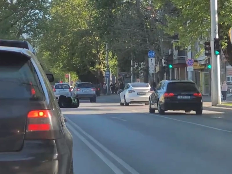 Легнали полицаи и шумяща маркировка по всички големи булеварди в Пловдив заради джигитите