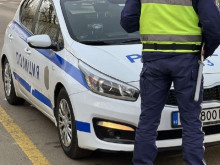 Възрастен мъж с тротинетка пострада след сблъсък с такси в Русе