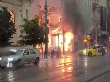 Видео показва как се е запалил стълба до Халите