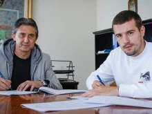 Национал подписа нов договор с Левски