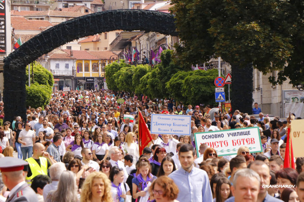 Над 1500 деца, ученици и студенти се включват в търновското шествие за 24 май