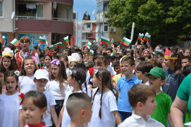 TD В истински български празник се превърна днешният ден за учениците
