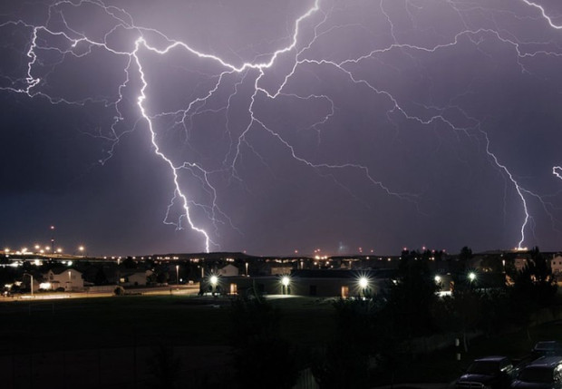 Експерт: Електрическите уреди трябва да бъдат изключени по време на гръмотевична буря