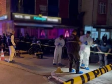 Трима души загинаха при престрелка в Истанбул