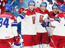 Чехия изхвърли САЩ от Световното по хокей на лед пред над 17 000