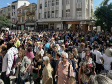 Вижте хилядното шествие по Главната на Пловдив