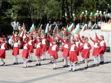 Карлово отбеляза 24 май с издигане на националния флаг и празнична програма