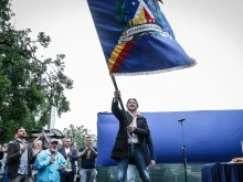 "Сини сърца" подари осветено знаме Левски