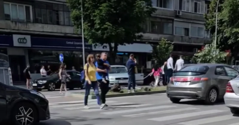 Катастрофа в центъра на Варна! Един от шофьорите към свидетел: "Защо снимаш, бе?"