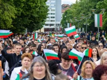 3500 ученици и учители се включиха в днешните чествания в Перник