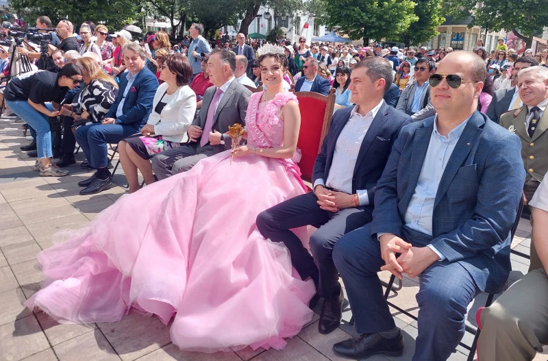 Карлово отбелязва Празника на розата и красотата