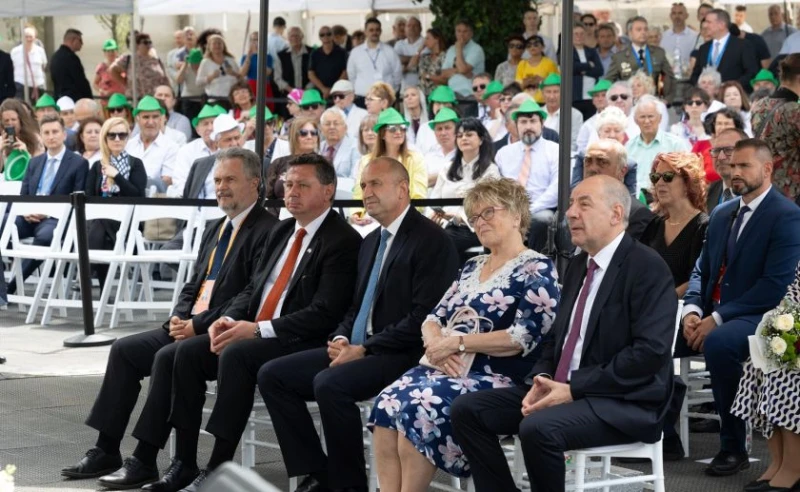 Президентите на България и Унгария откриха новопостроената сграда на Български образователен и културен център