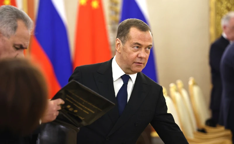 Медведев: Варшава ще получи своя дял радиоактивна пепел, ако американско оръжие удари руска територия