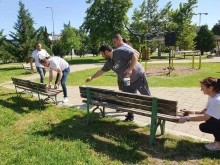 Активисти от ГЕРБ обновиха пейките в много посещаван парк в пловдивския район "Западен"