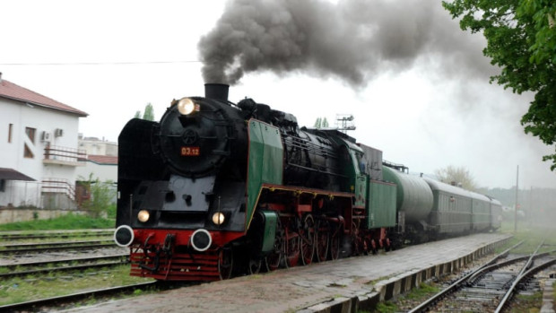 В продажба са билетите за влака с парен локомотив, който ще пристигне в Казанлък