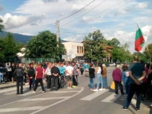 Кметът на Карлово и граждани блокират Подбалканския път