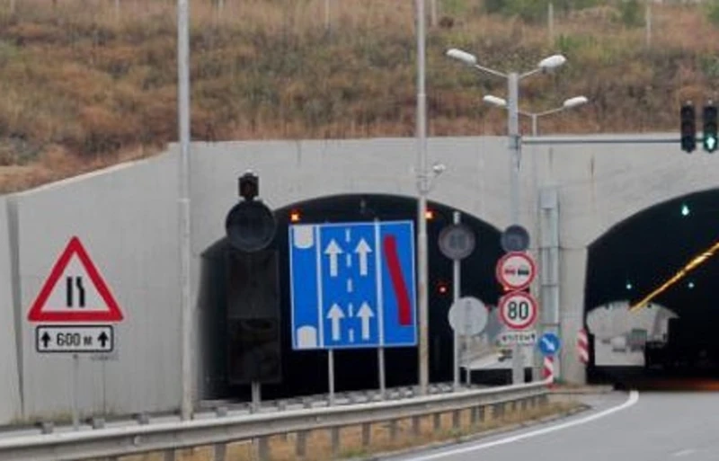 Ремонтират тунел на магистрала "Струма", очакват се огромни тапи