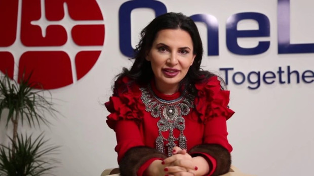 Ружа Игнатова която стои зад измамата с Onecoin е успяла