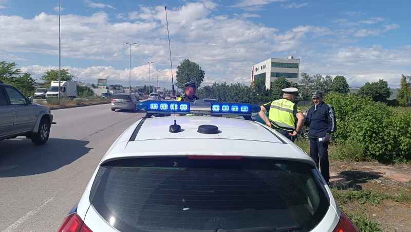 Шофьор на BMW с брутални действия към колега на пътя в Пловдив, просна го на земята, извади му и пистолет