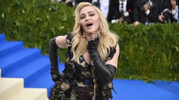 Поп кралицата Мадона изглежда е преживяла раздялата с 30-годишния си