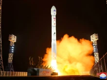 Севернокорейска ракета, носеща разузнавателен сателит, се взриви по време на полет