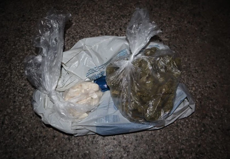 Във Видин: Мъж изхвърли найлонова торба с наркотици от блока си