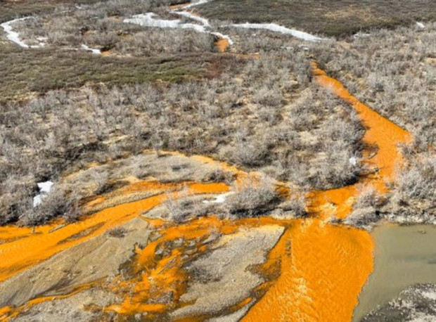 Реки в щата Аляска ръждясват и водите им придобиват смущаващ