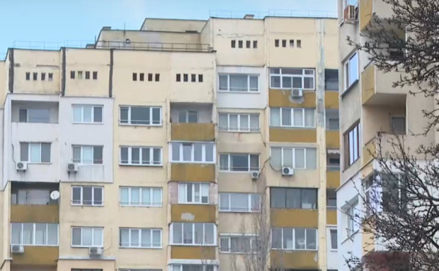 Незрящо семейство търси дом в София
