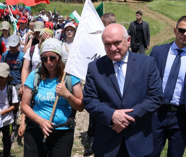 Премиерът Димитър Главчев поздрави участниците в 76 ия Национален поход