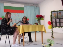 Авторката на "Баба и внуче" представи стихосбирката си в Джулюница
