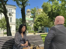 В предизборен клип Ваня Григорова приема предизвикателството "за двубой с представител на задкулисието пред Народното събрание"