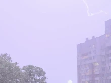 Силен порой и гръмотевична буря удариха центъра на столицата за минути