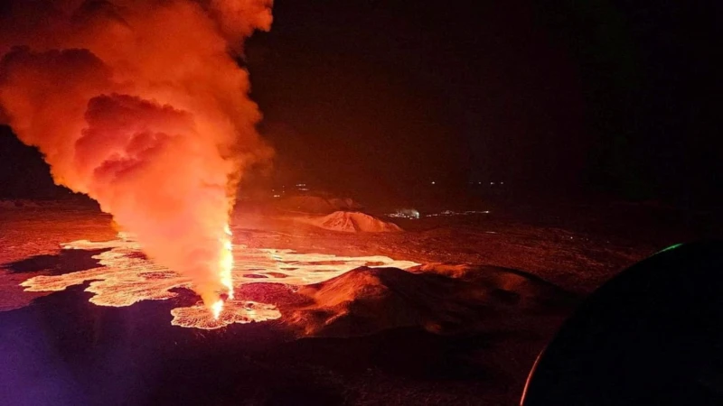 Вулкан в Исландия изхвърли пепел на 50 метра височина
