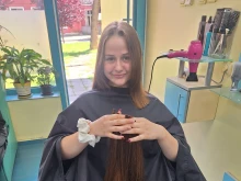 Осмокласничка от Велико Търново дари килограм коса за перуки на онкоболни