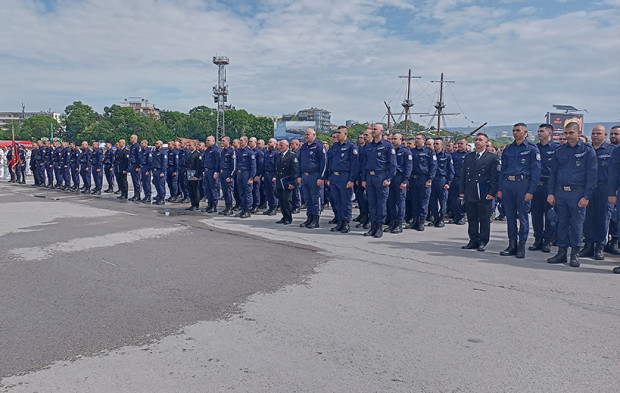 105 млади полицаи се заклеха днес във Варна