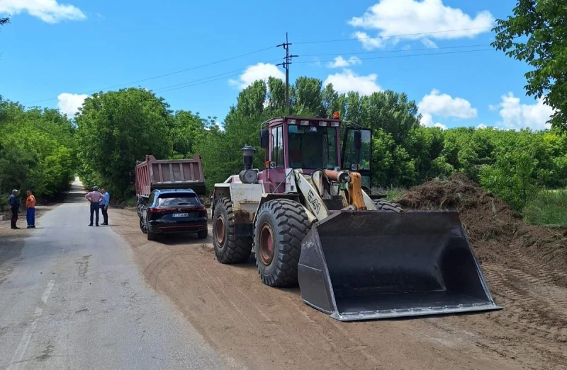 Влагат 2,5 млн. лв. в ремонт на пътя за свищовското село Хаджидимитрово